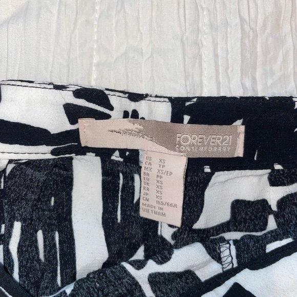 Flowy Shorts - Picture 2 of 2